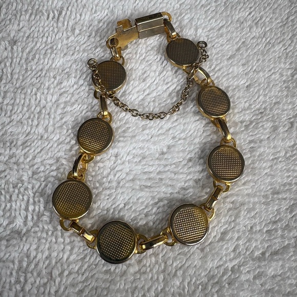 Estate Jewelry Vintage Filigree Bird Gold Tone Necklace & Bracelet Set - Picture 4 of 11